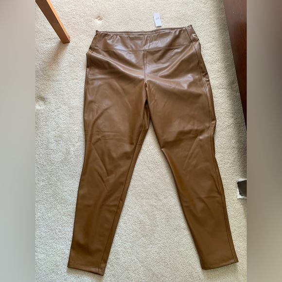 GAP Pull up pants XXL/TTG and XL/TG 2 Sizes available - Picture 5 of 8